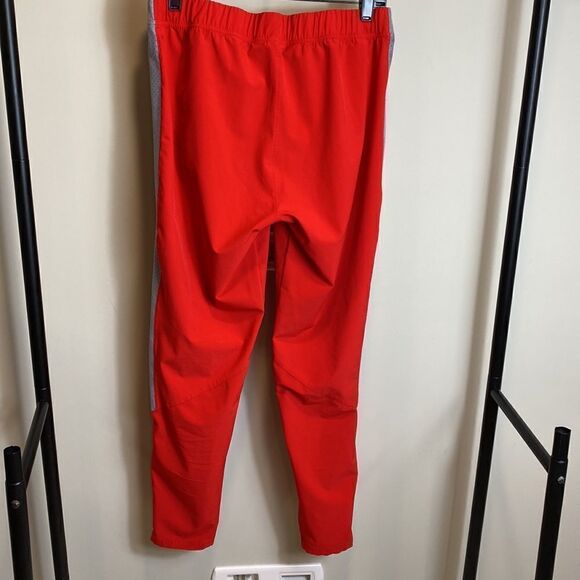 ❤️Last Chance Under Armour red & grey Squad Woven women’s pants size M - Picture 4 of 8